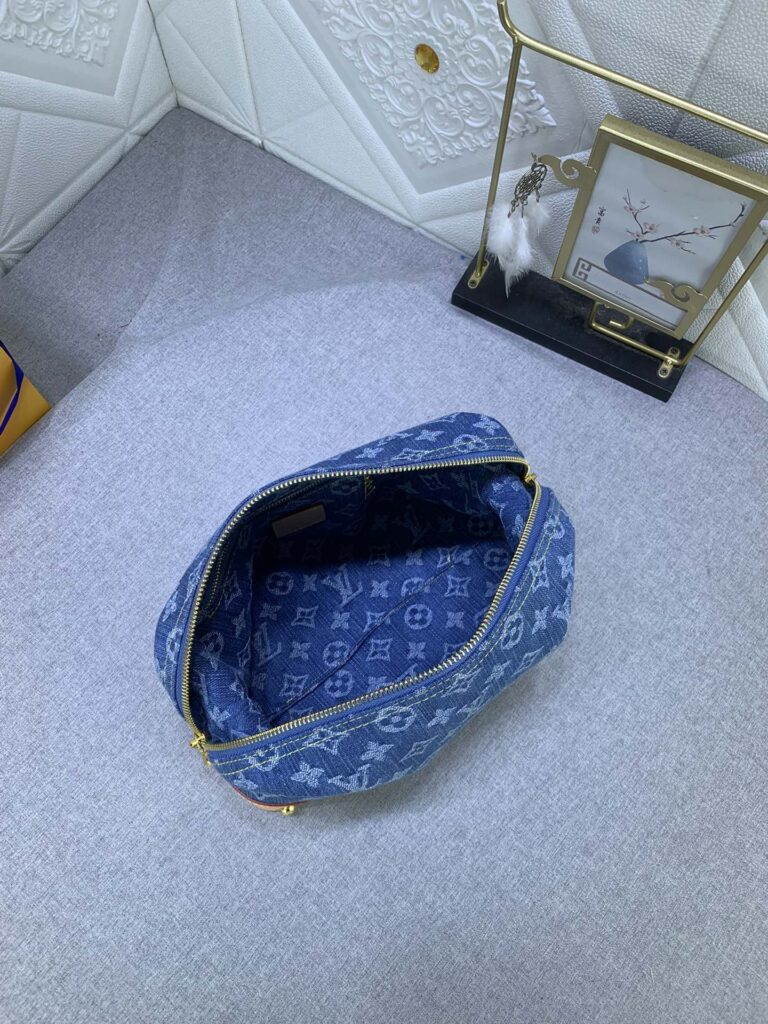 Louis Vuitton Pochette Cosmétique Gm Denim Blue 27Cm M24317 - Image 6