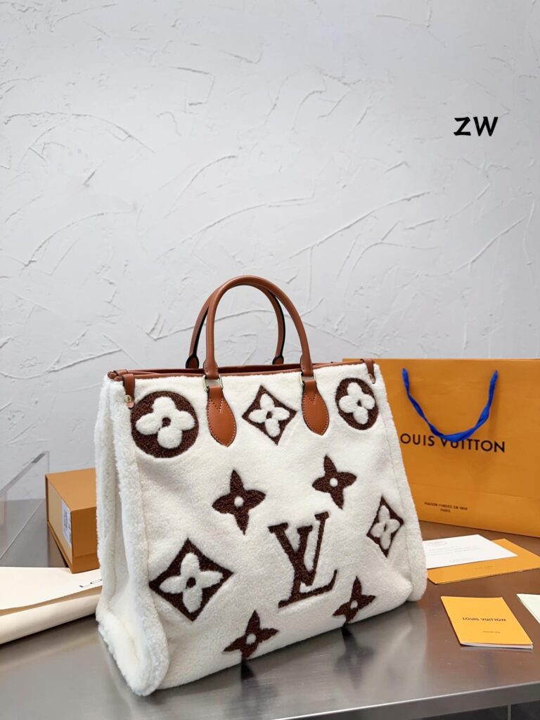 Louis Vuitton Onthego Monogram Teddy Bag White 40Cm - Image 3