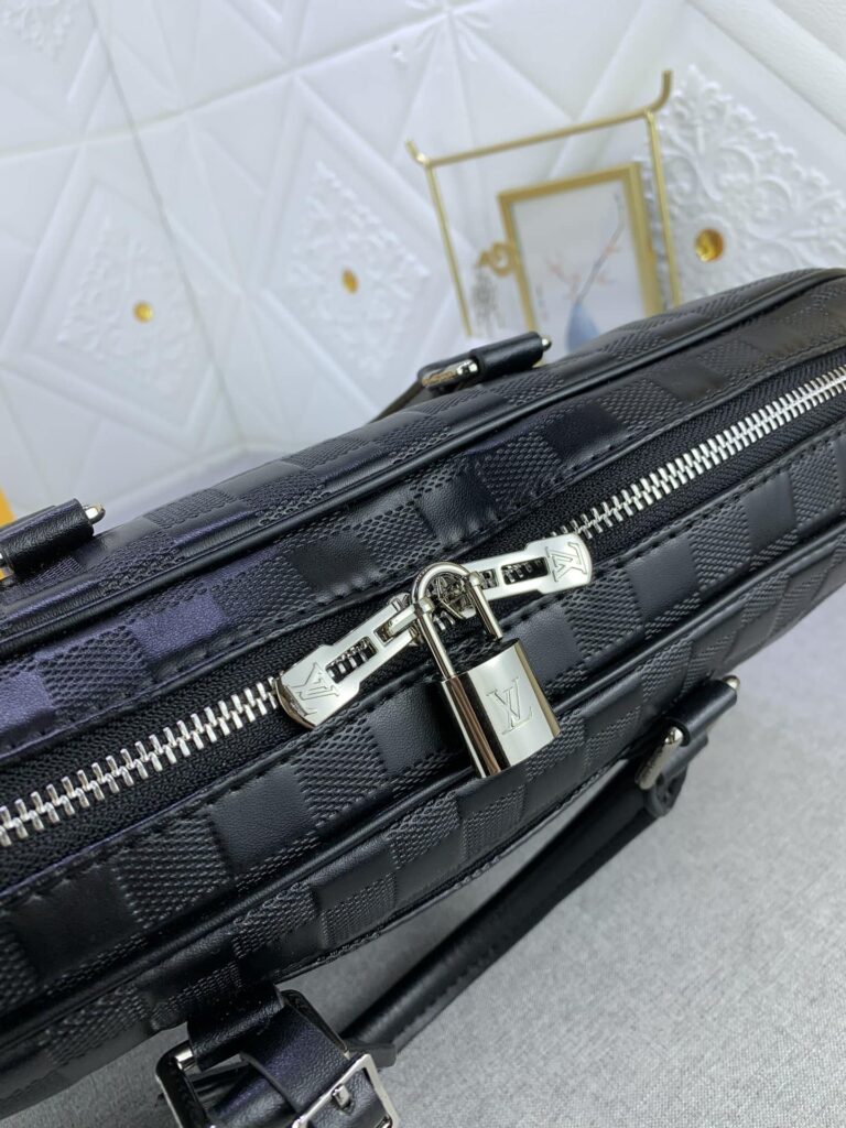 Louis Vuitton Porte Documents Voyage Damier Black 37Cm - Image 6