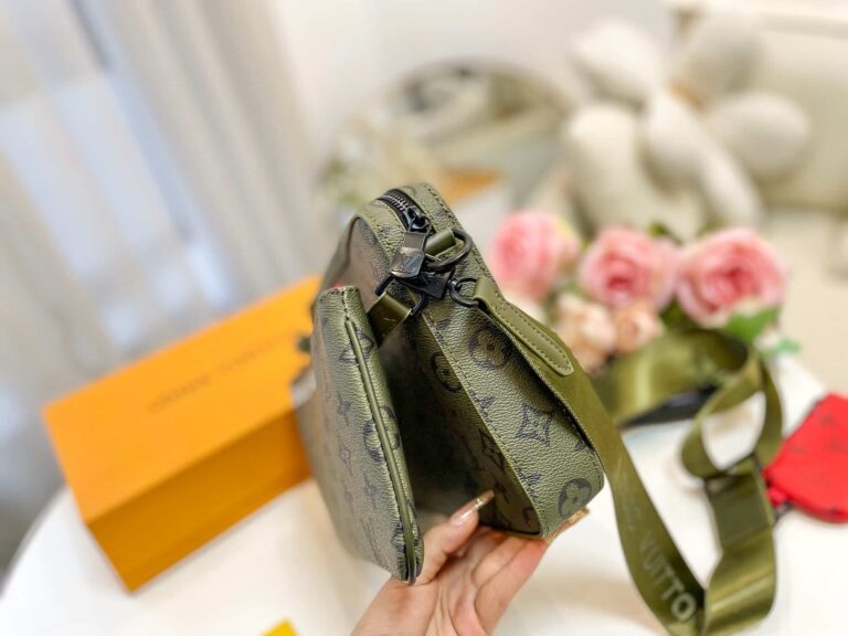 Louis Vuitton Trio Messenger Green 26Cm M23783 - Image 6