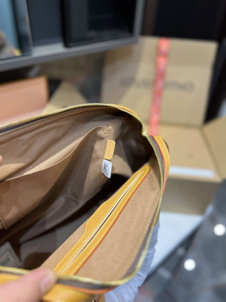 Louis Vuitton Monogram Canvas Retiro Bag 33Cm - Image 10