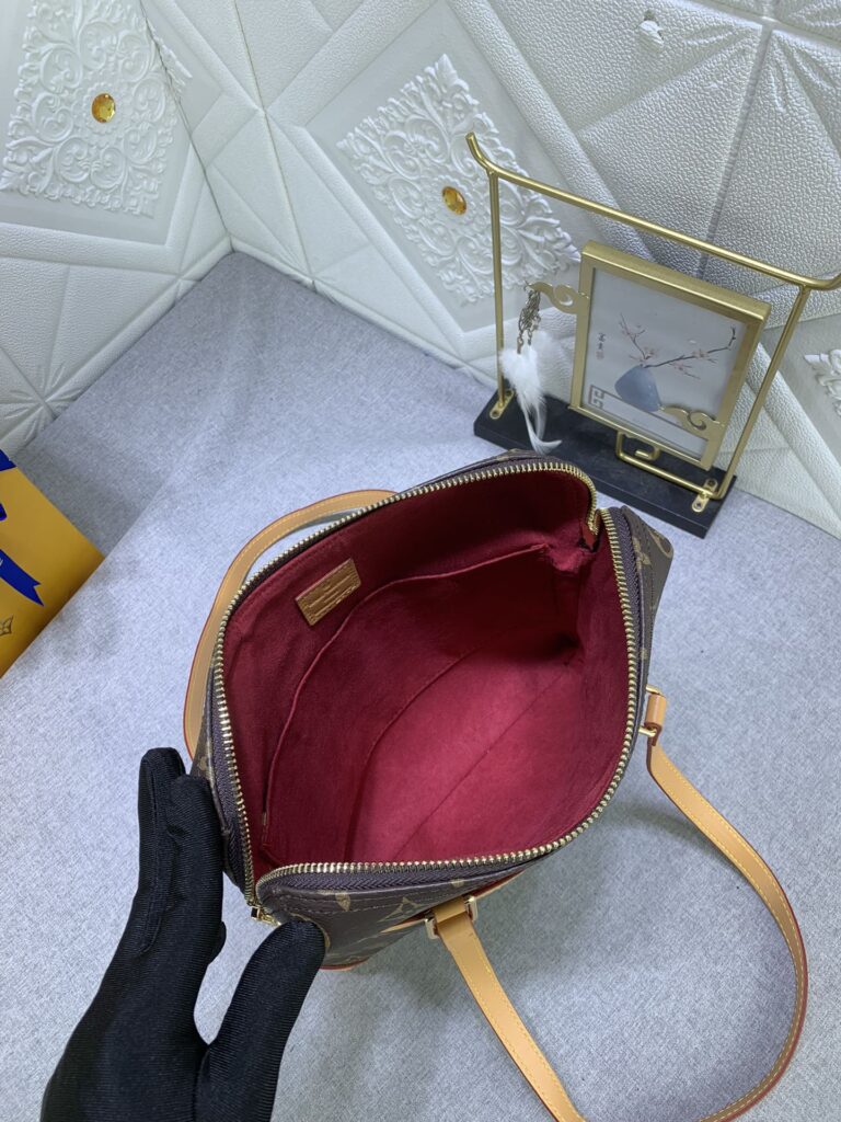 Louis Vuitton Kusan Gm Monogram Canvas 28Cm M51141 - Image 2