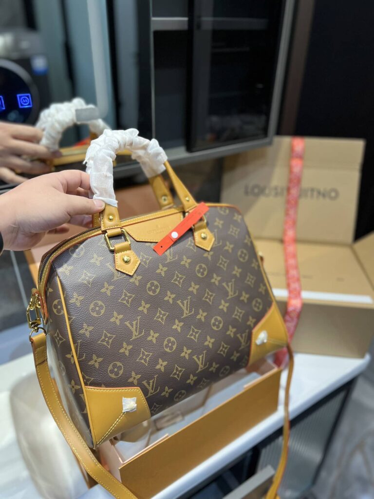 Louis Vuitton Monogram Canvas Retiro Bag 33Cm - Image 3