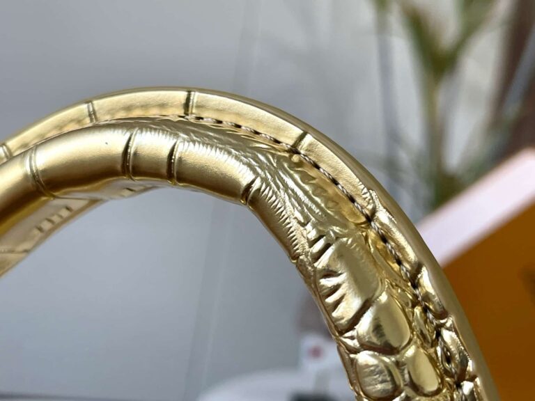 Louis Vuitton Capucines Gold 27Cm N92967 - Image 4