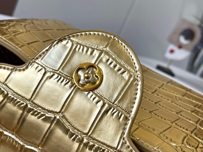 Louis Vuitton Capucines Gold 27Cm N92967 - Image 5