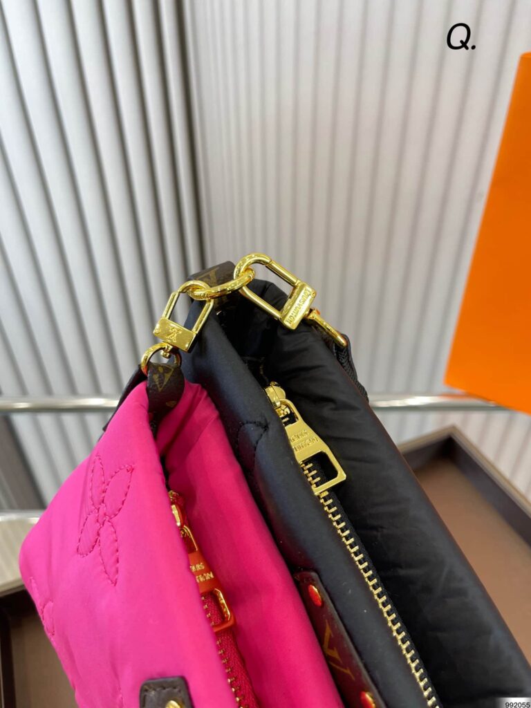 Louis Vuitton Maxi Multi Pochette Accessoires Black Pink 25Cm - Image 5