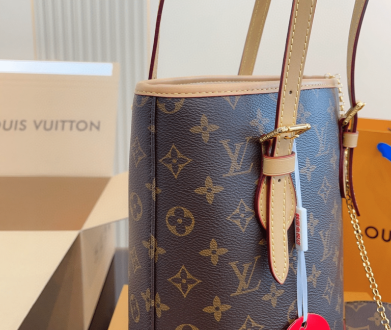 Louis Vuitton Monogram Petit Bucket Pm Monogram Canvas 26Cm M42238 - Image 4