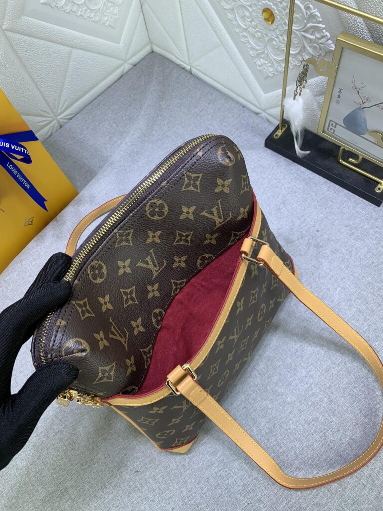 Louis Vuitton Kusan Gm Monogram Canvas 28Cm M51141 - Image 4