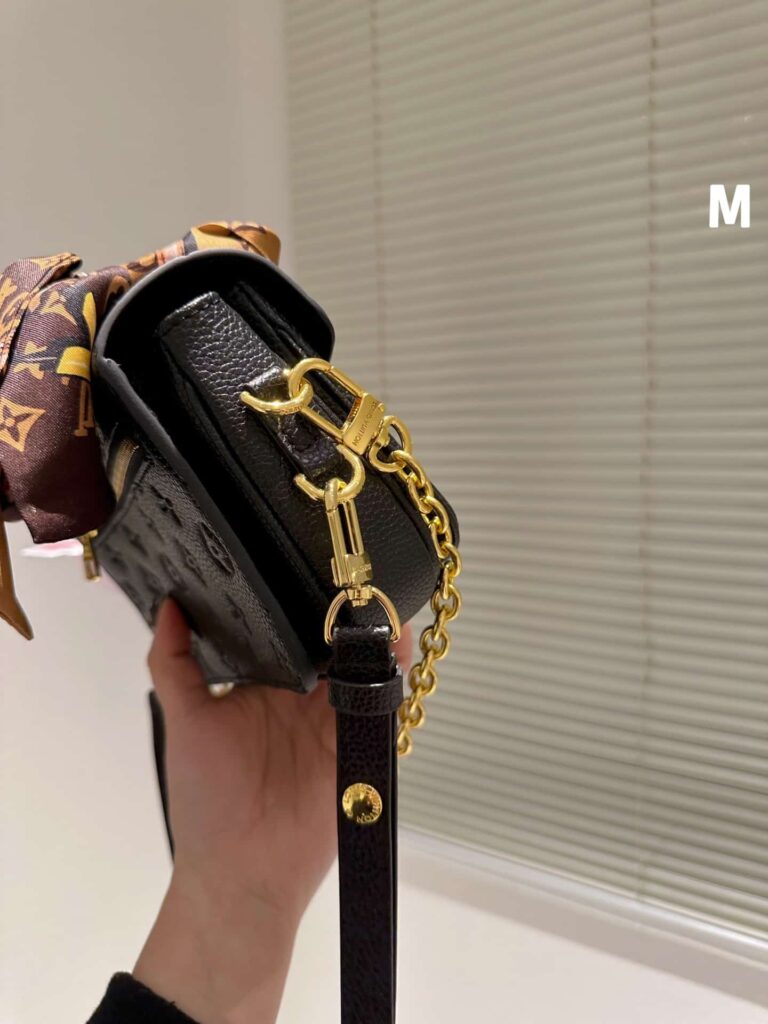 Louis Vuitton Micro Métis Black With Gold Chain 22Cm M41487 - Image 3