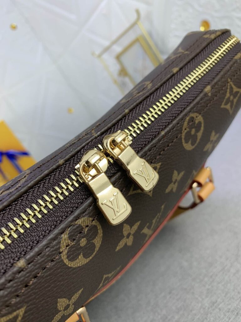 Louis Vuitton Kusan Gm Monogram Canvas 28Cm M51141 - Image 5