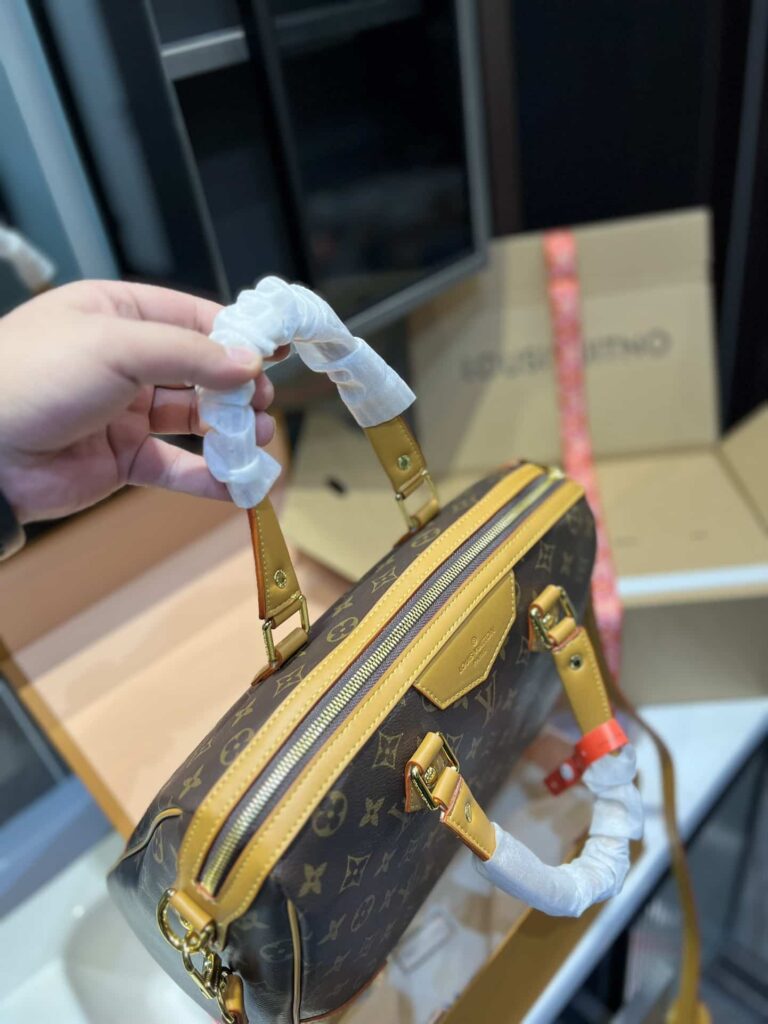 Louis Vuitton Monogram Canvas Retiro Bag 33Cm - Image 6