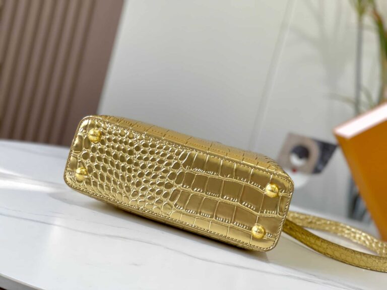 Louis Vuitton Capucines Gold 27Cm N92967 - Image 7