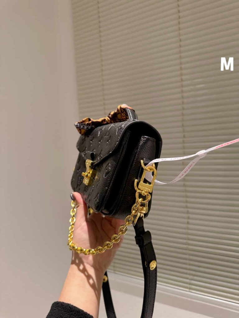 Louis Vuitton Micro Métis Black With Gold Chain 22Cm M41487 - Image 6