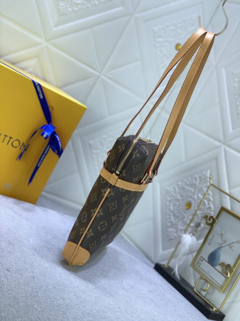 Louis Vuitton Kusan Gm Monogram Canvas 28Cm M51141 - Image 7