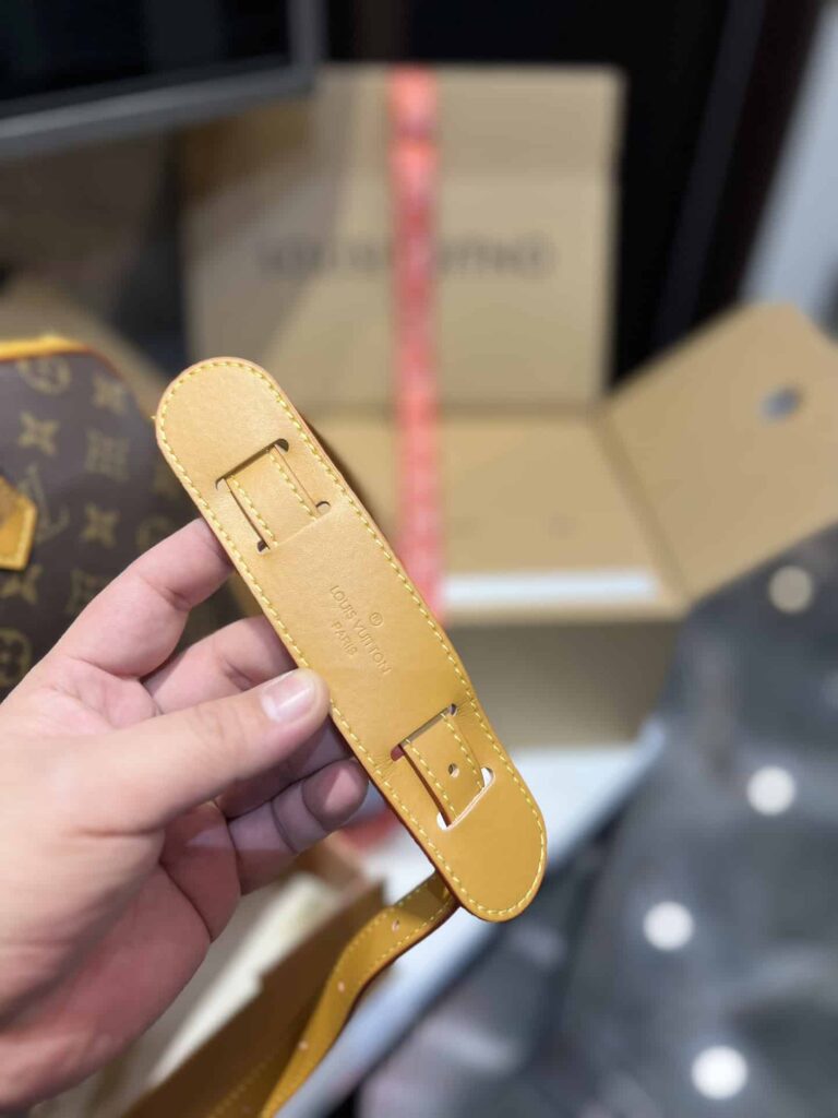 Louis Vuitton Monogram Canvas Retiro Bag 33Cm - Image 8