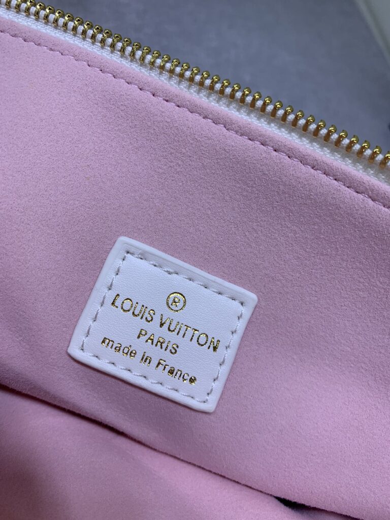 Louis Vuitton Bolso Coussin Pm Light Cream 26Cm M21209 - Image 3