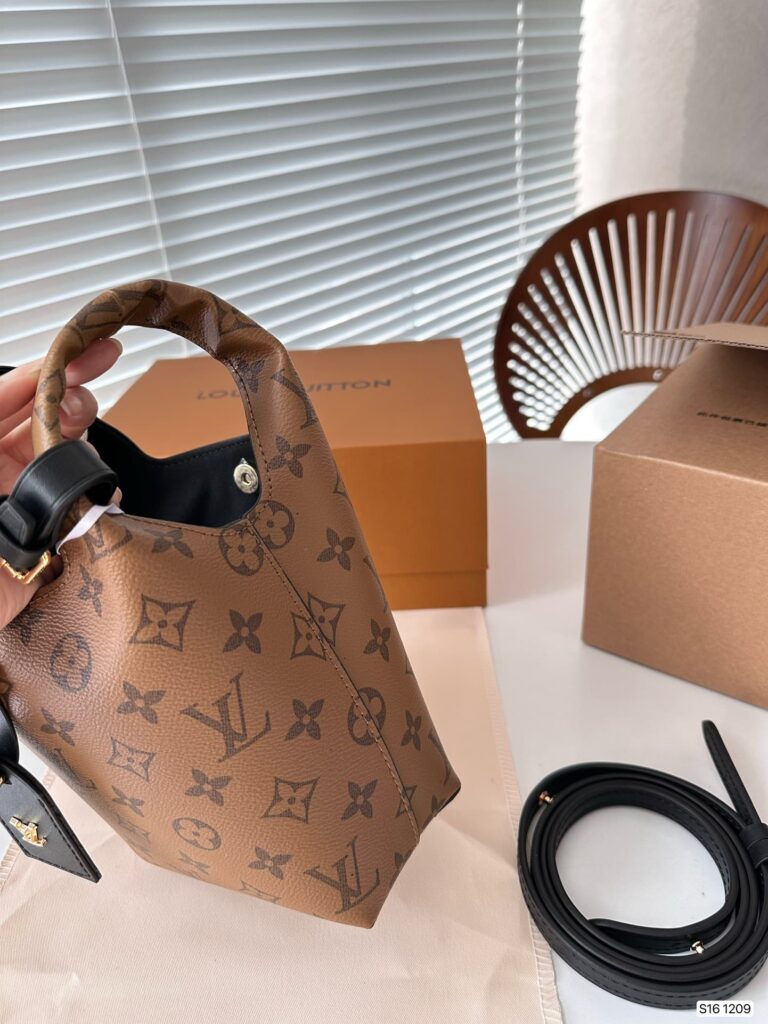 Louis Vuitton Atlantis Bucket Monogram Canvas 17Cm M46816 - Image 7