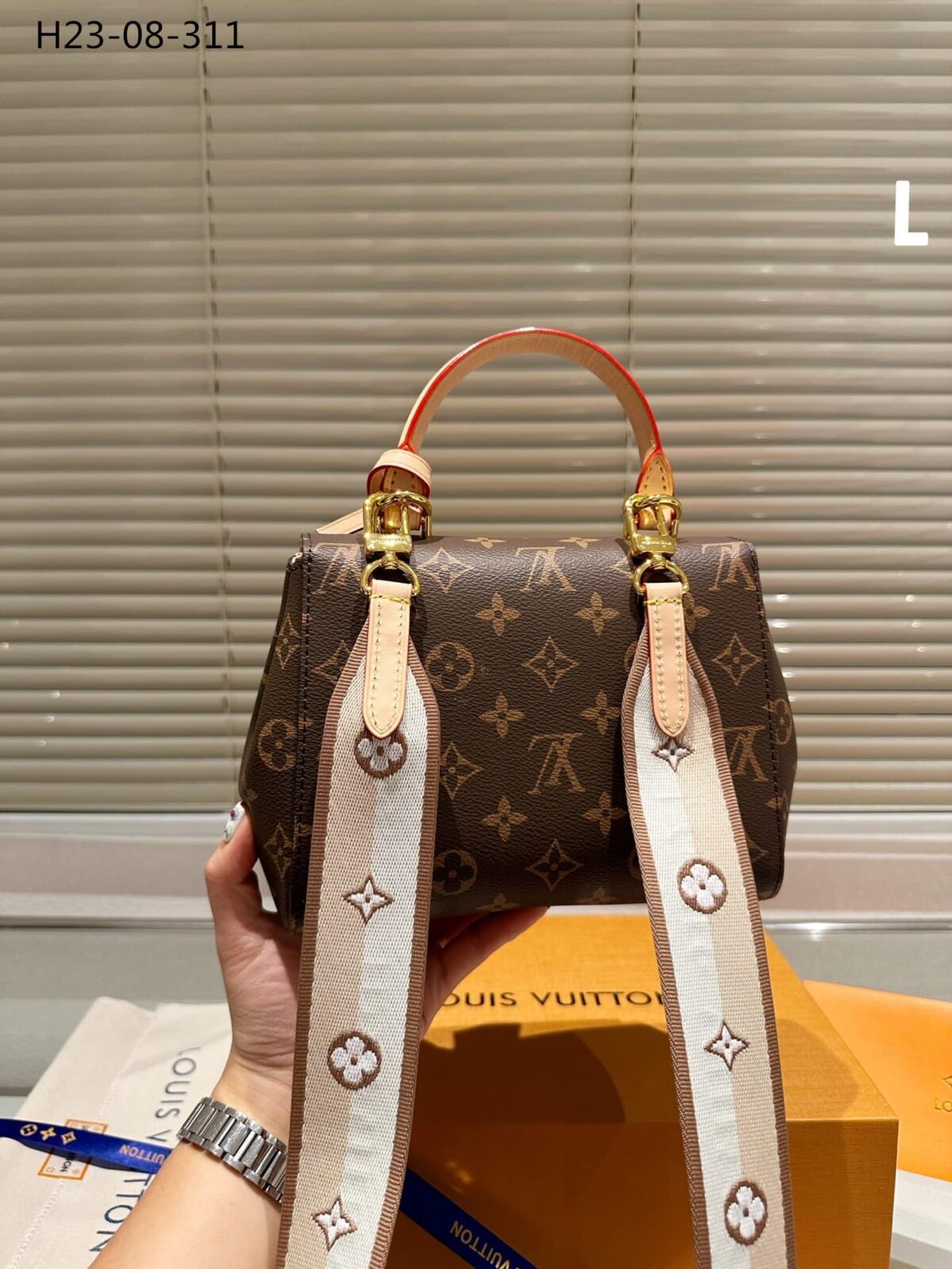 Louis Vuitton Cluny Mini Monogram Canvas 20Cm M46055 - Image 8