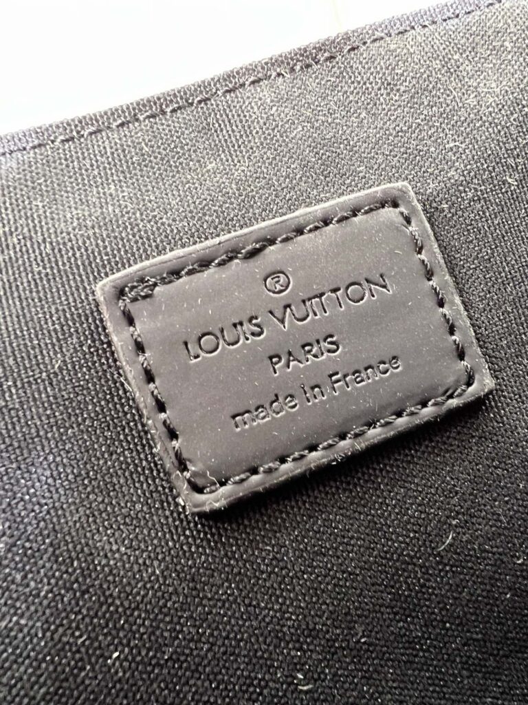 Louis Vuitton Montsouris Monogram Messanger Bag Black 34Cm - Image 9