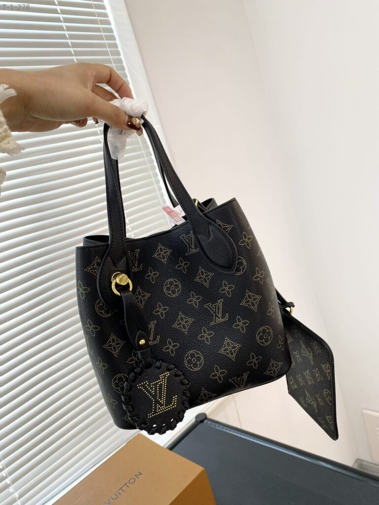 Louis Vuitton Blossom Pm Black 20Cm M23393 - Image 5