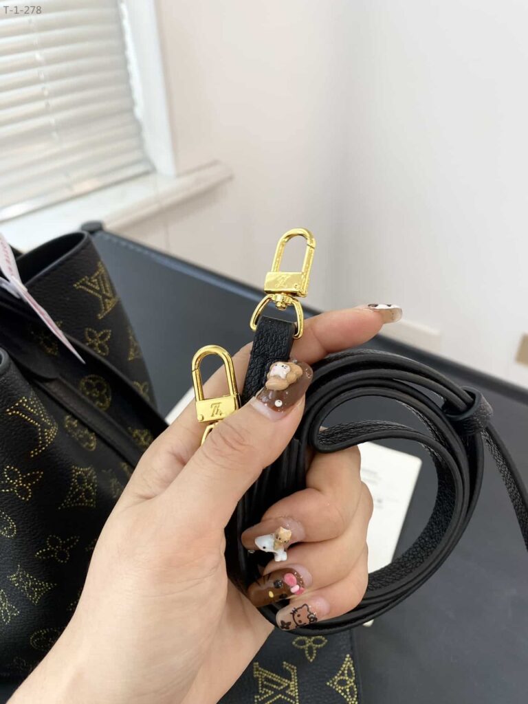 Louis Vuitton Blossom Pm Black 20Cm M23393 - Image 9