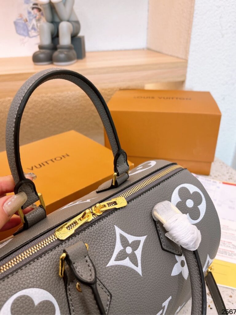 Louis Vuitton Speedy Bandoulière 20 Monogram Empreinte Leather 26Cm M46575 - Image 3