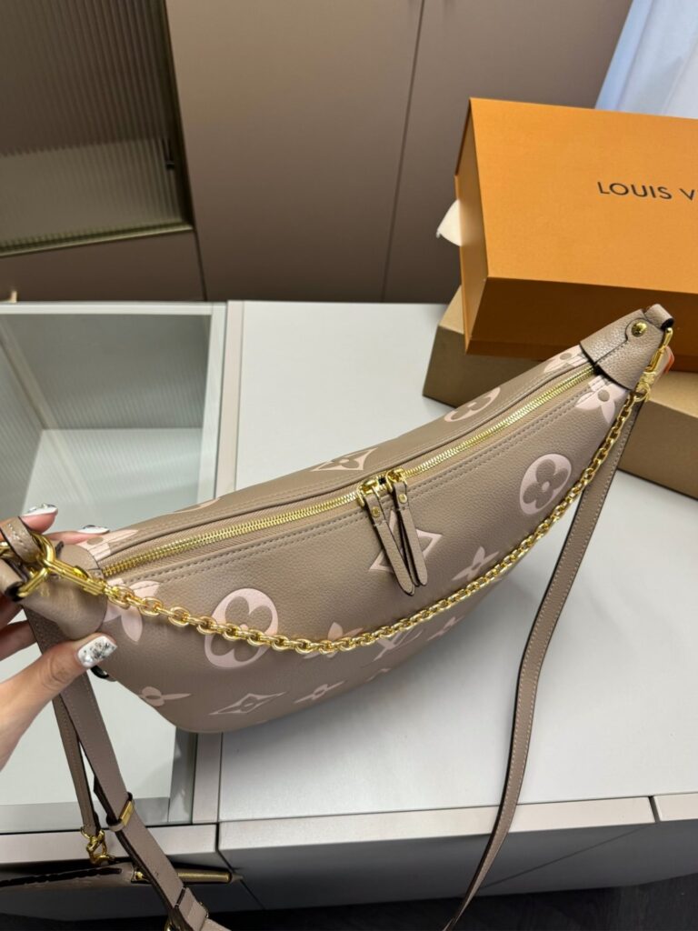 Louis Vuitton Loop Hobo Dove Gray 32Cm M46738 - Image 8