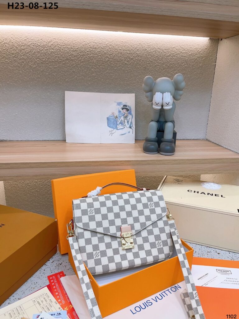 Louis Vuitton Pochette Métis Damier Azur 24Cm - Image 3