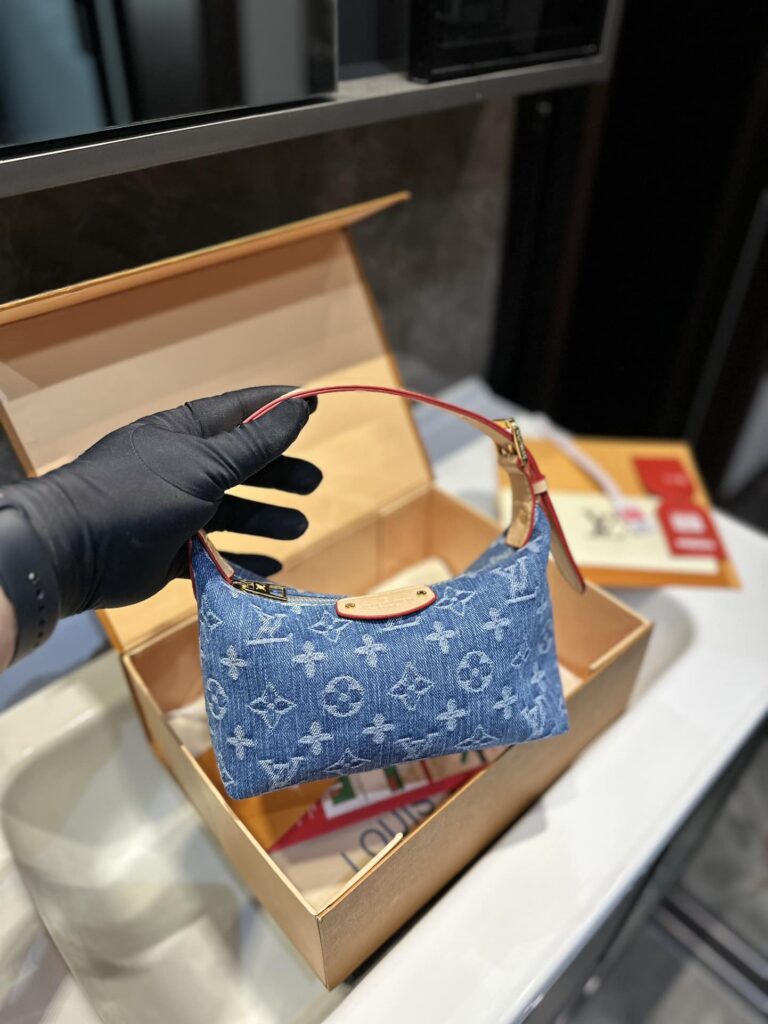 Louis Vuitton Hills Pochette Denim Blue 24Cm M82949 - Image 7