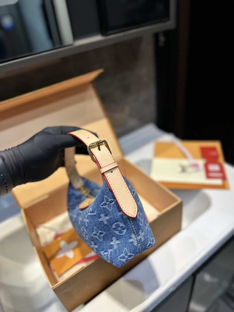 Louis Vuitton Hills Pochette Denim Blue 24Cm M82949 - Image 4