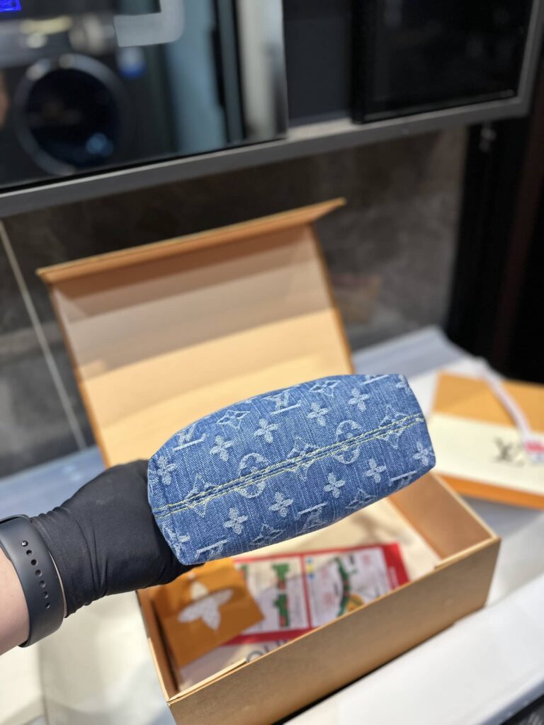 Louis Vuitton Hills Pochette Denim Blue 24Cm M82949 - Image 3