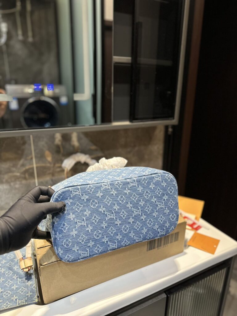 Louis Vuitton Neverfull Monogram Mm Handbag Denim 28Cm - Image 4