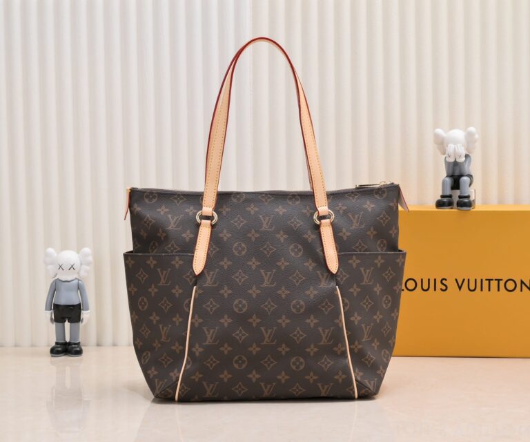 Louis Vuitton Totally Monogram Canvas Mm 43Cm - Image 2