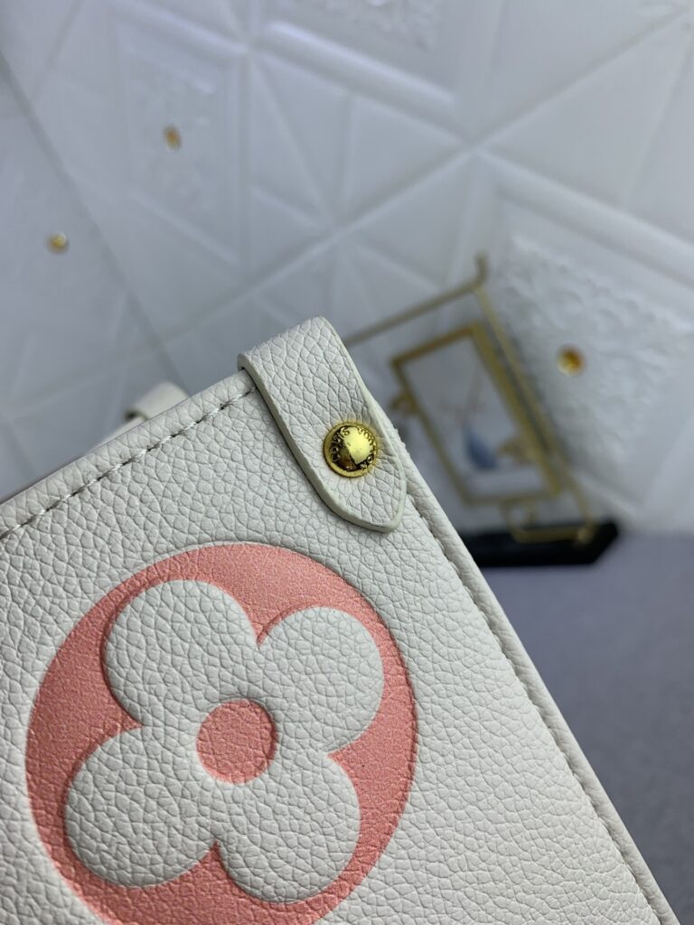 Louis Vuitton Onthego Mm Whitw 34Cm M21575 - Image 6