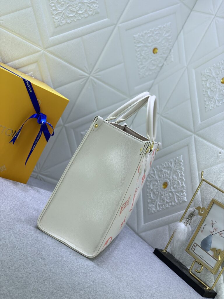 Louis Vuitton Onthego Mm Whitw 34Cm M21575 - Image 5