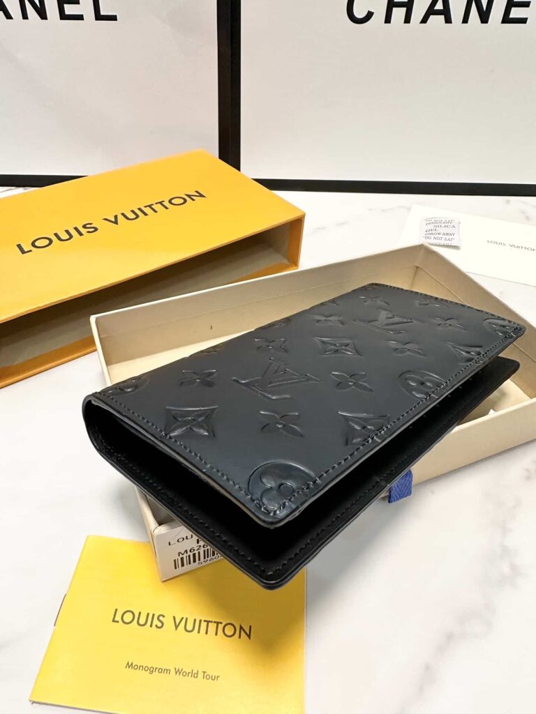 Louis Vuitton Brazza Wallet Monogram Shadow Black 19Cm - Image 4