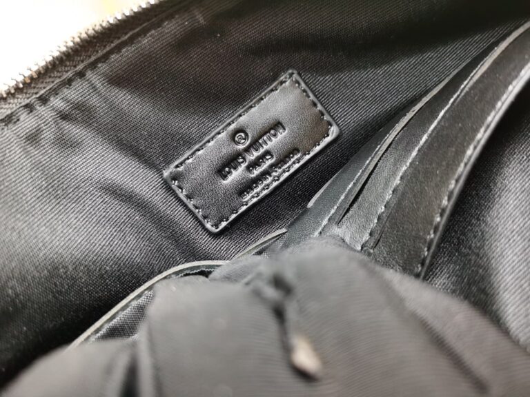 Louis Vuitton Pochette Damier Canvas Black 27Cm - Image 9
