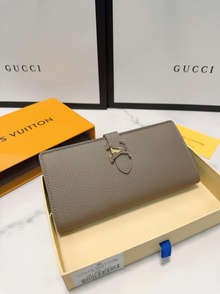 Louis Vuitton Lv Vertical Wallet Beige 19Cm M81367 - Image 4