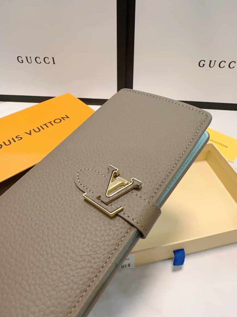 Louis Vuitton Lv Vertical Wallet Beige 19Cm M81367 - Image 3