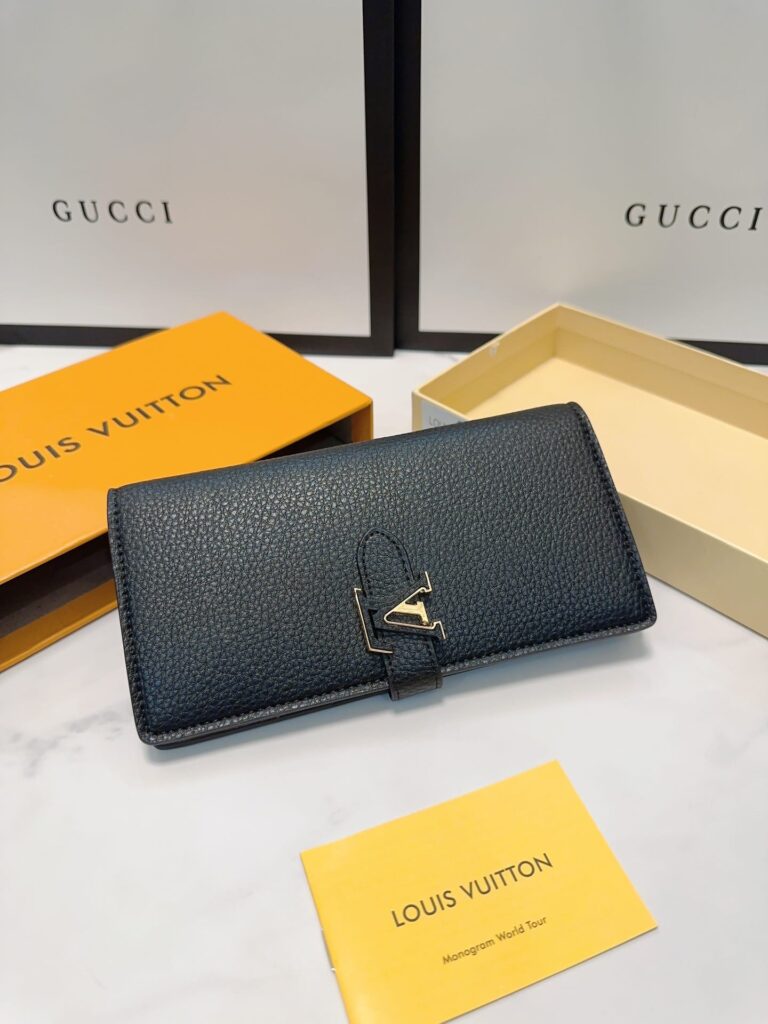 Louis Vuitton Lv Vertical Wallet Black 19Cm M81330 - Image 3