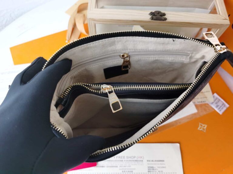 Louis Vuitton Pochette Damier Canvas Black 28Cm - Image 7