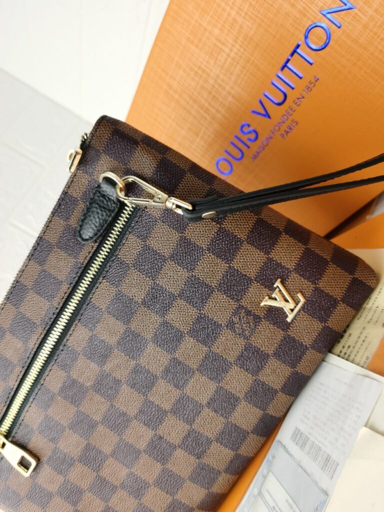 Louis Vuitton Pochette Damier Ebene 28Cm - Image 5