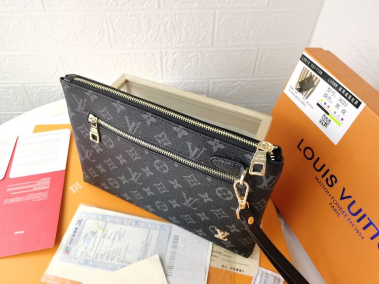 Louis Vuitton Pochette Monogram Canvas Black 27Cm - Image 4