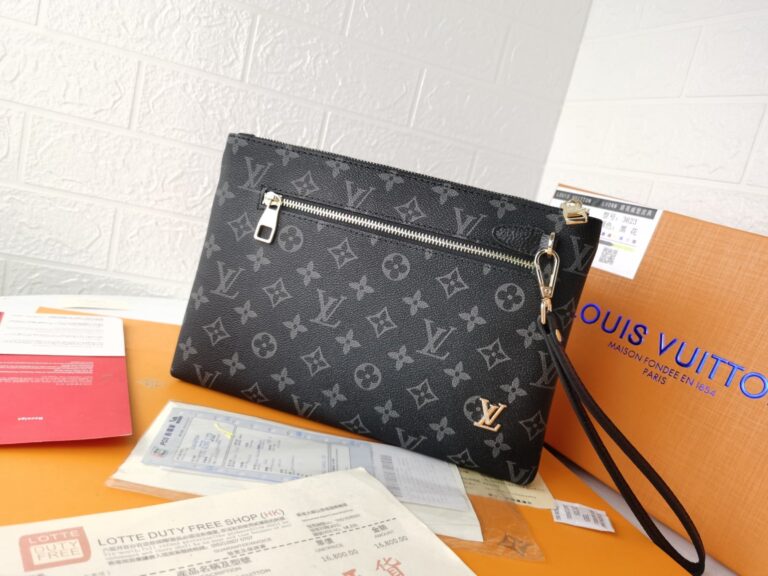 Louis Vuitton Pochette Monogram Canvas Black 27Cm - Image 3