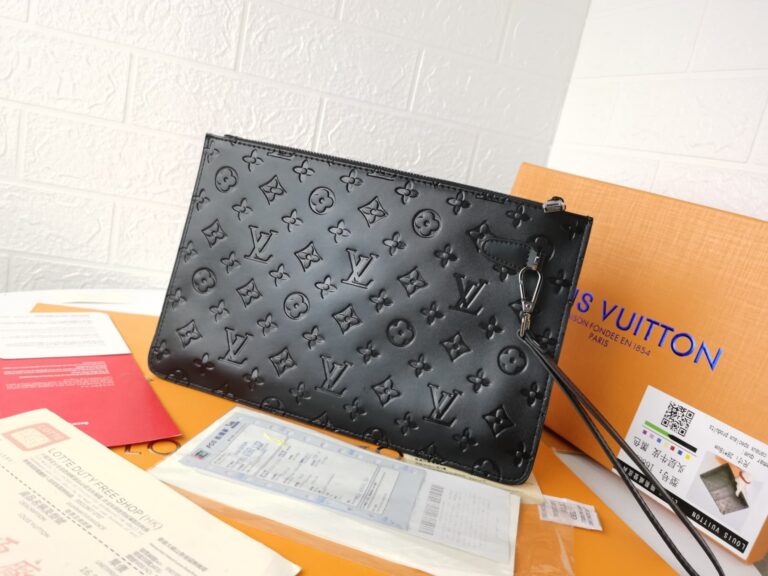 Louis Vuitton Pochette Damier Canvas Black 27Cm - Image 3