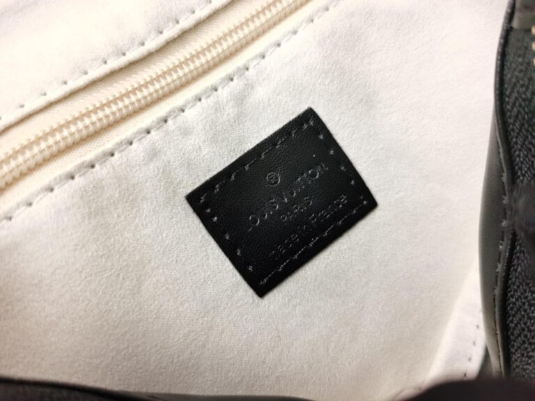 Louis Vuitton Pochette Monogram Canvas Black 28Cm - Image 10