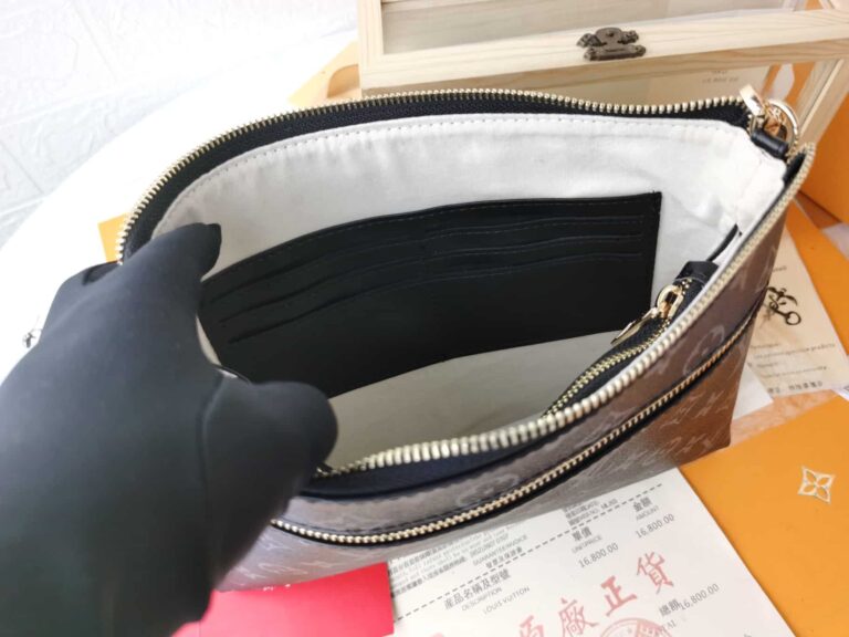 Louis Vuitton Pochette Monogram Canvas Black 28Cm - Image 9