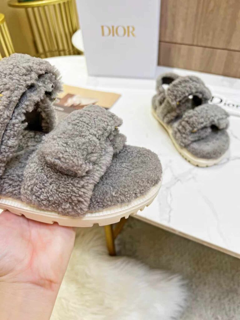 Dioract Grey Shearling Sandals - Image 4
