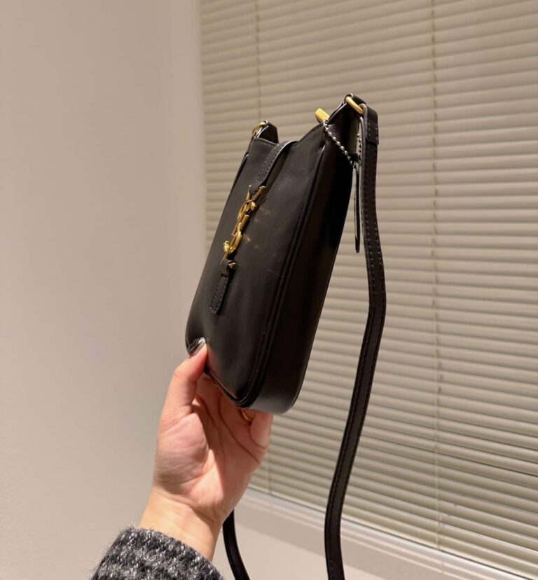 Saint Laurent Le 5 A 7 Mini Vertical Bag Black 18Cm - Image 5