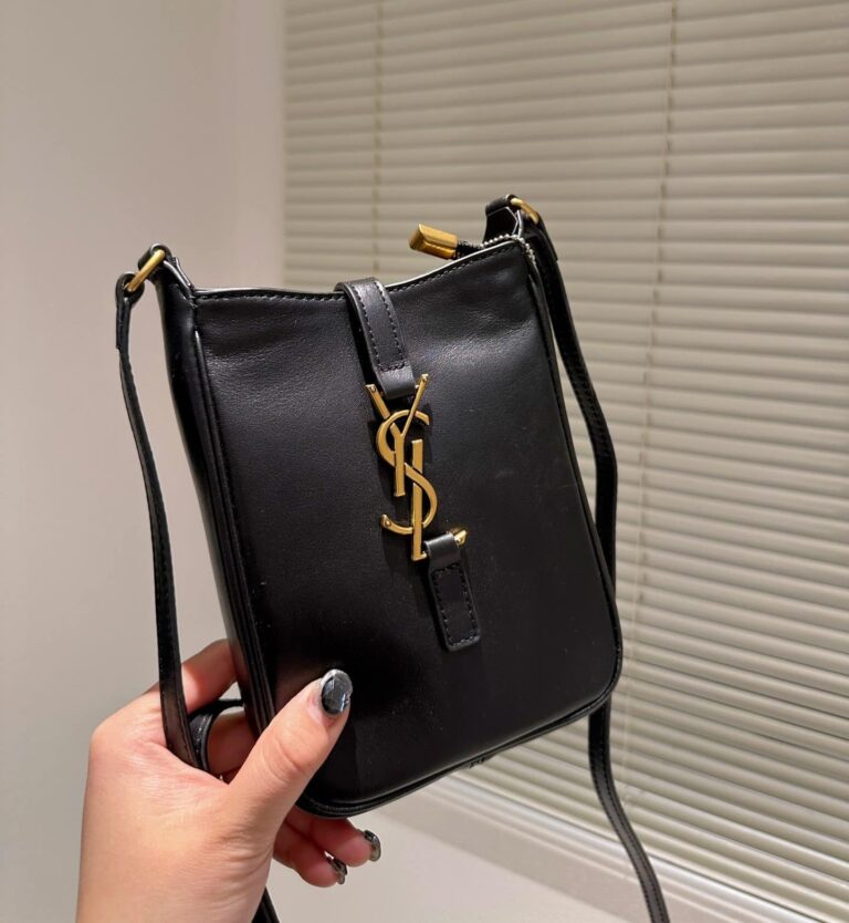 Saint Laurent Le 5 A 7 Mini Vertical Bag Black 18Cm - Image 3